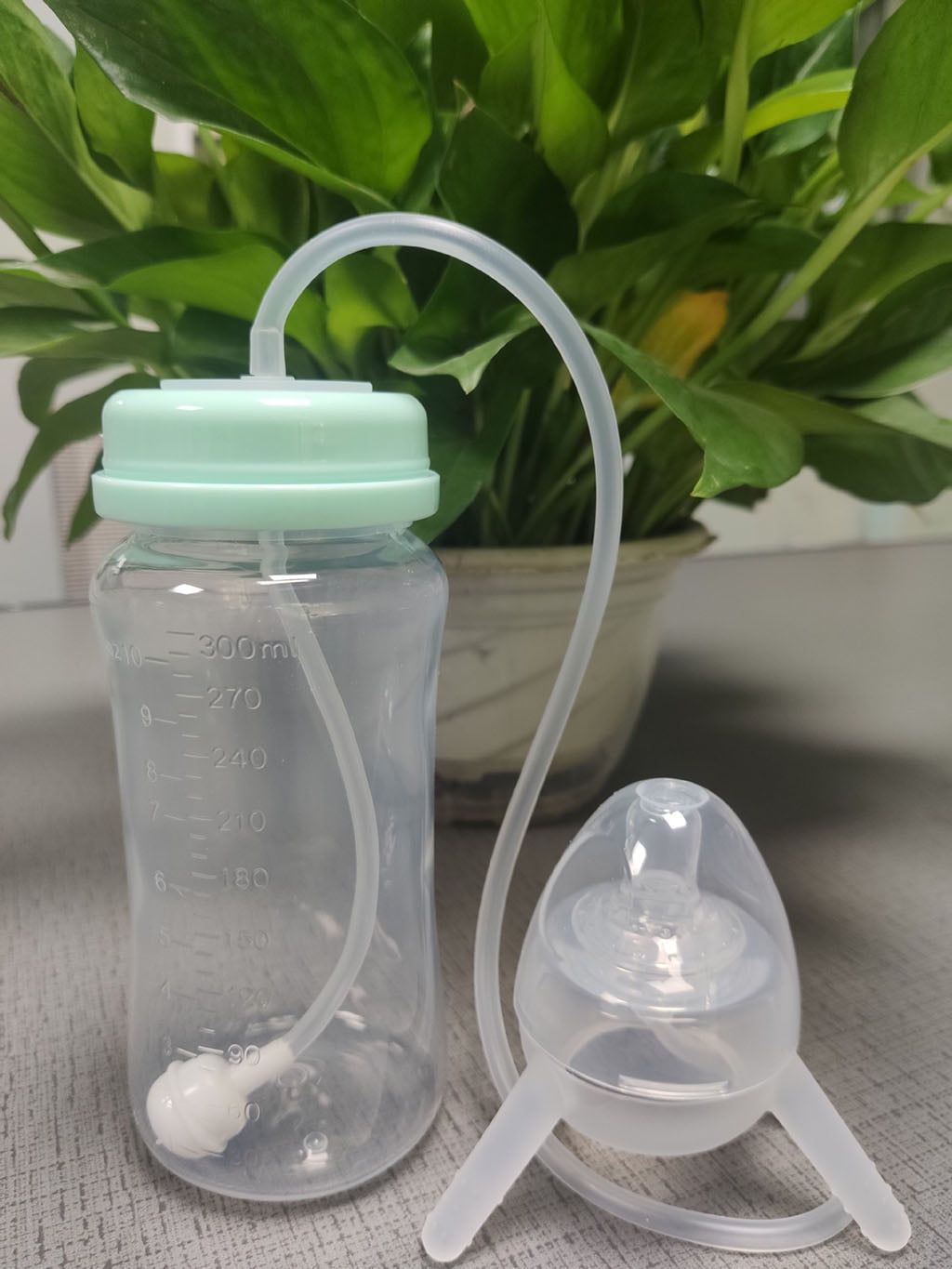 Sorrowso Self-Feeding Baby Bottle with Long Straw Handless Imitation Milk Weaning Bottle